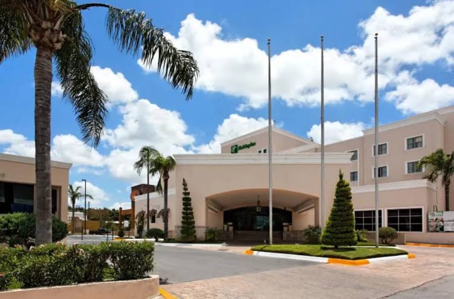 Fachada del Holiday Inn Prado Reynosa, hotel oficial del curso